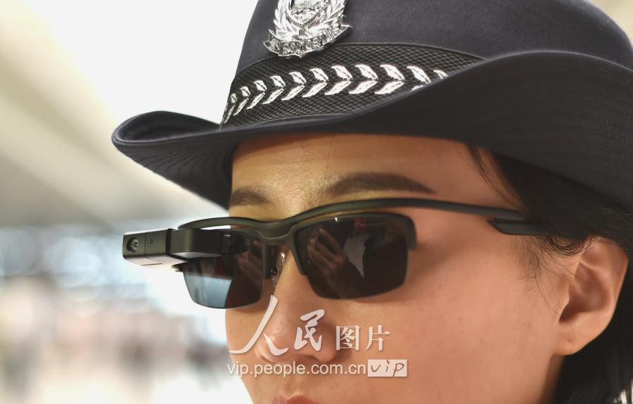 全國鐵路第一款人像比對警務(wù)眼鏡投入實(shí)戰(zhàn)@鄭州東站